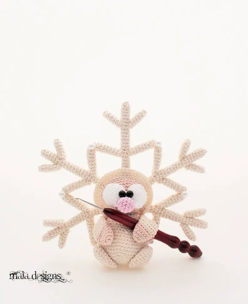 christmas snowflake crochet, snowflake crochet pattern, amigurumi snowflake pattern, christmas in july, snowflake christmas crochet, christmas crochet pattern, amigurumi christmas pattern