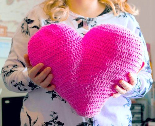 Valentine HEART PILLOW crochet pattern