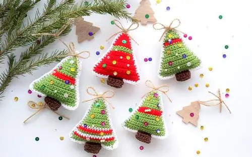 Christmas Tree Crochet Pattern Roundup! - AmVaBe Crochet