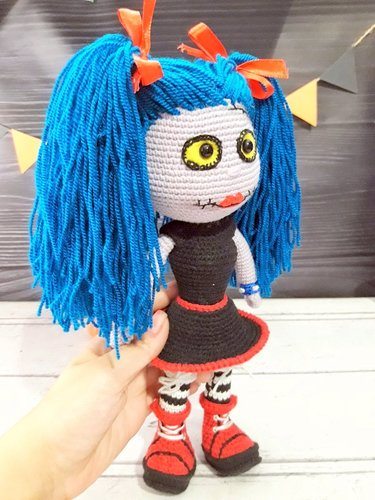 GOTH DOLL amigurumi crochet pattern