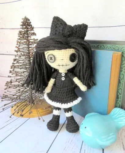 Halloween Goth Doll Amigurumi Crochet Pattern Roundup! - AmVaBe Crochet