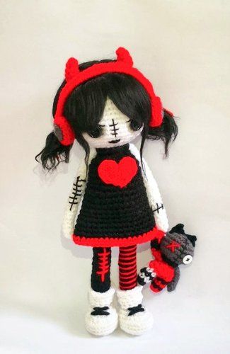 GOTH DOLL amigurumi crochet pattern