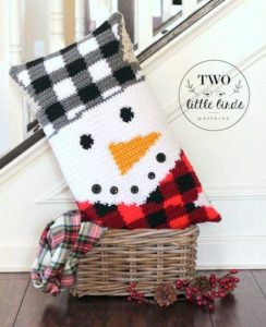 Christmas Pillow Home Decor Crochet Pattern Roundup! - AmVaBe Crochet