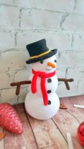 Christmas Snowman Amigurumi Crochet Pattern Roundup! - AmVaBe Crochet