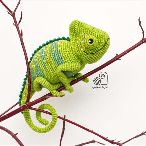 Adorable Chameleon Crochet Pattern Roundup! - AmVaBe Crochet