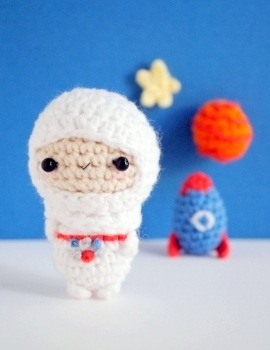 amigurumi ASTRONAUT crochet pattern