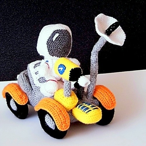 amigurumi ASTRONAUT crochet pattern