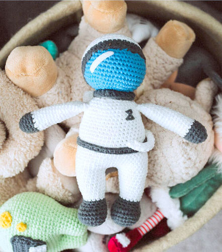 amigurumi ASTRONAUT crochet pattern