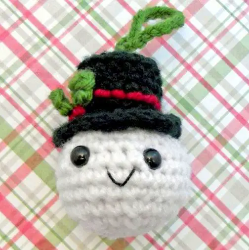 Free Snowman Christmas Ornament Crochet Pattern