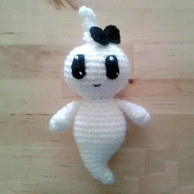 Free Adorable Girl Ghost Crochet Pattern