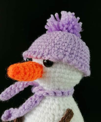 Free Amigurumi Christmas Snowman Crochet Pattern