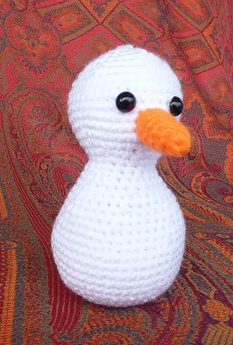 Free Amigurumi Christmas Snowman Crochet Pattern